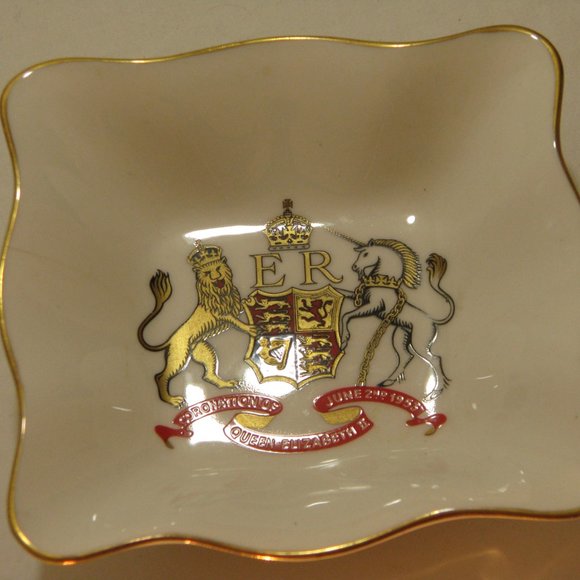 Foley Sweet Dish to Commemorate the Coronation of Queen Elizabeth II & Bonus Cup - Picture 2 of 8